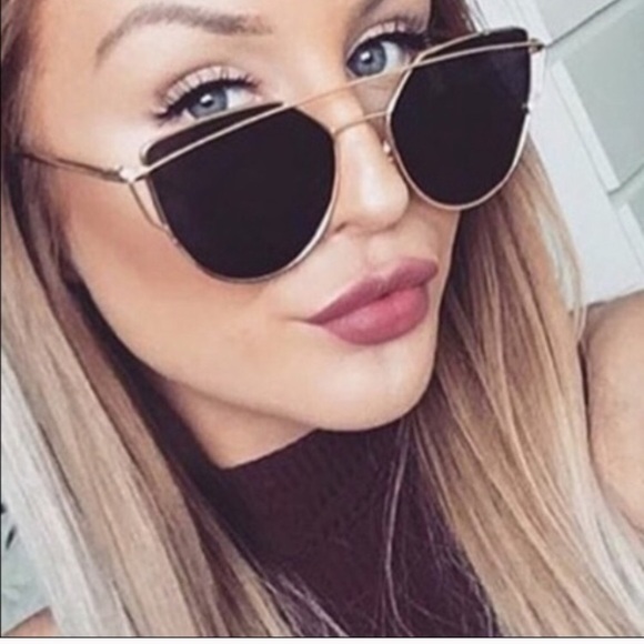 Black & Gold Mirror Sunglasses - Picture 2 of 3